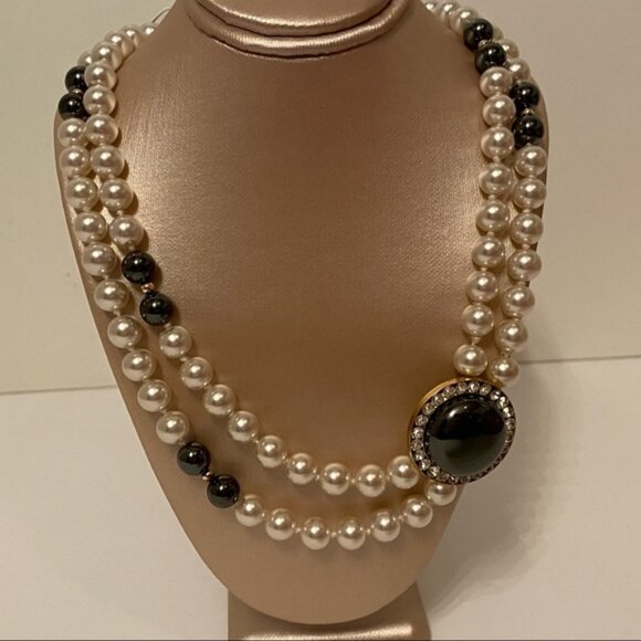 NECKLACE DOUBLE STRAND BEADS WHITE GLASS PEARLS GRAY HEMATITE KNOTTED 30” - Picture 1 of 11